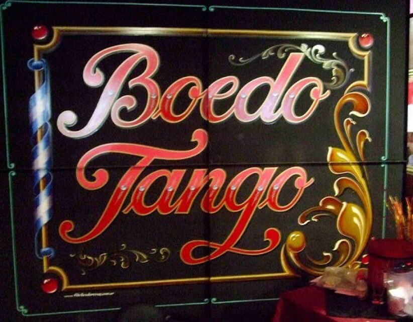 Enseigne peinte "Boedo Tango" en lettrage fileté coloré, quartier Boedo, Buenos Aires, Argentine