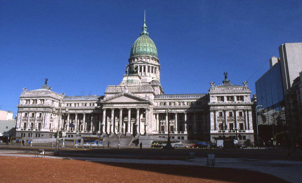 Palais du Congrès national argentin à Buenos Aires, dôme vert et colonnes néoclassiques