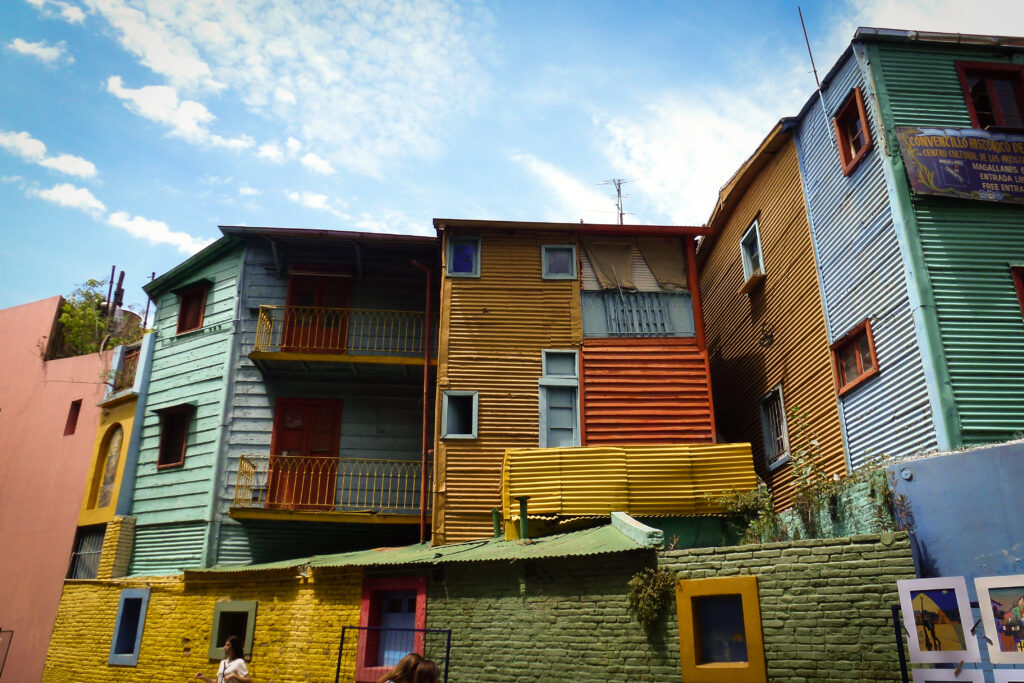 Maisons colorées en tôle du quartier de La Boca à Buenos Aires, Argentine