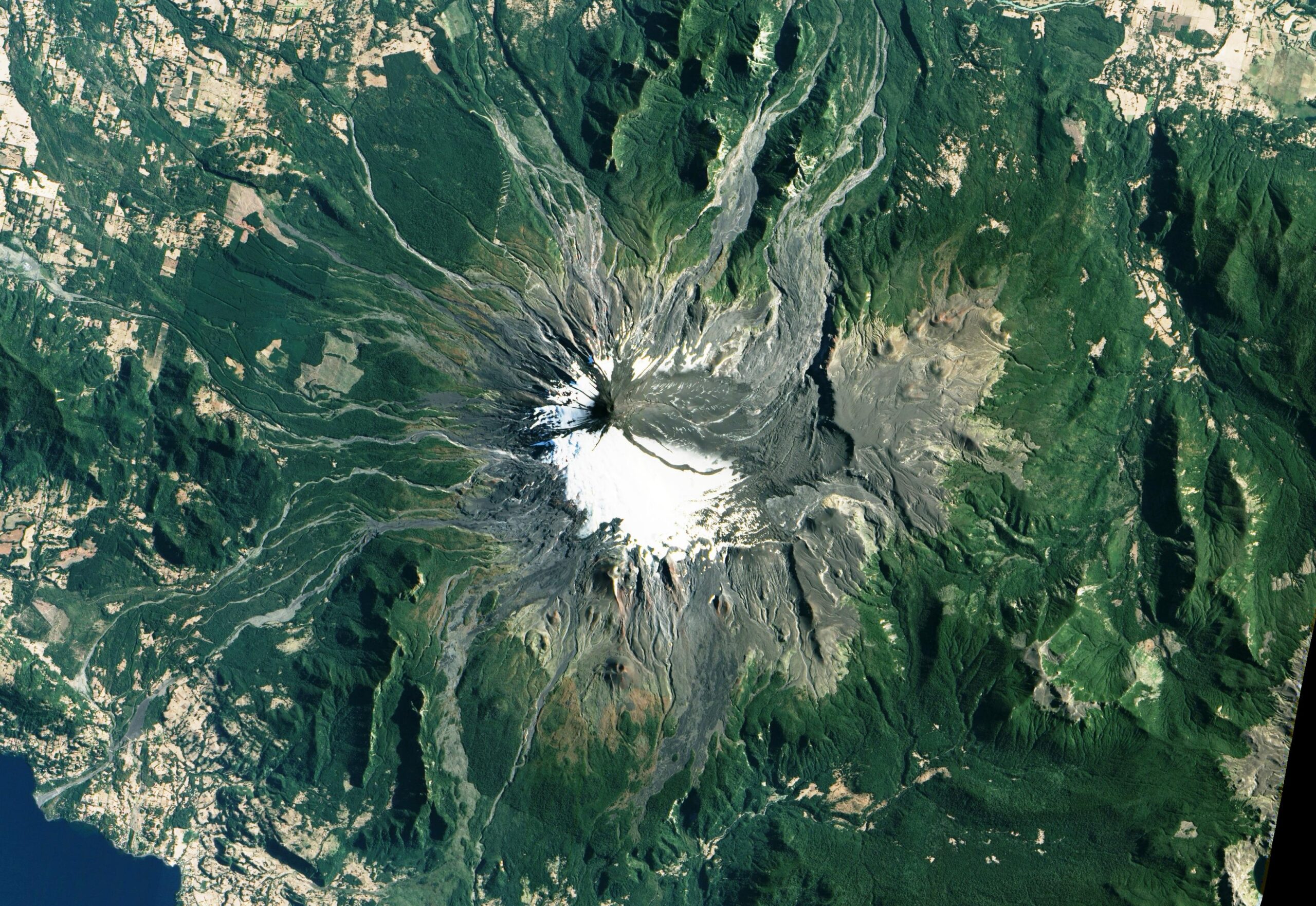 Chili - Volcan Villarrica vue aérienne
