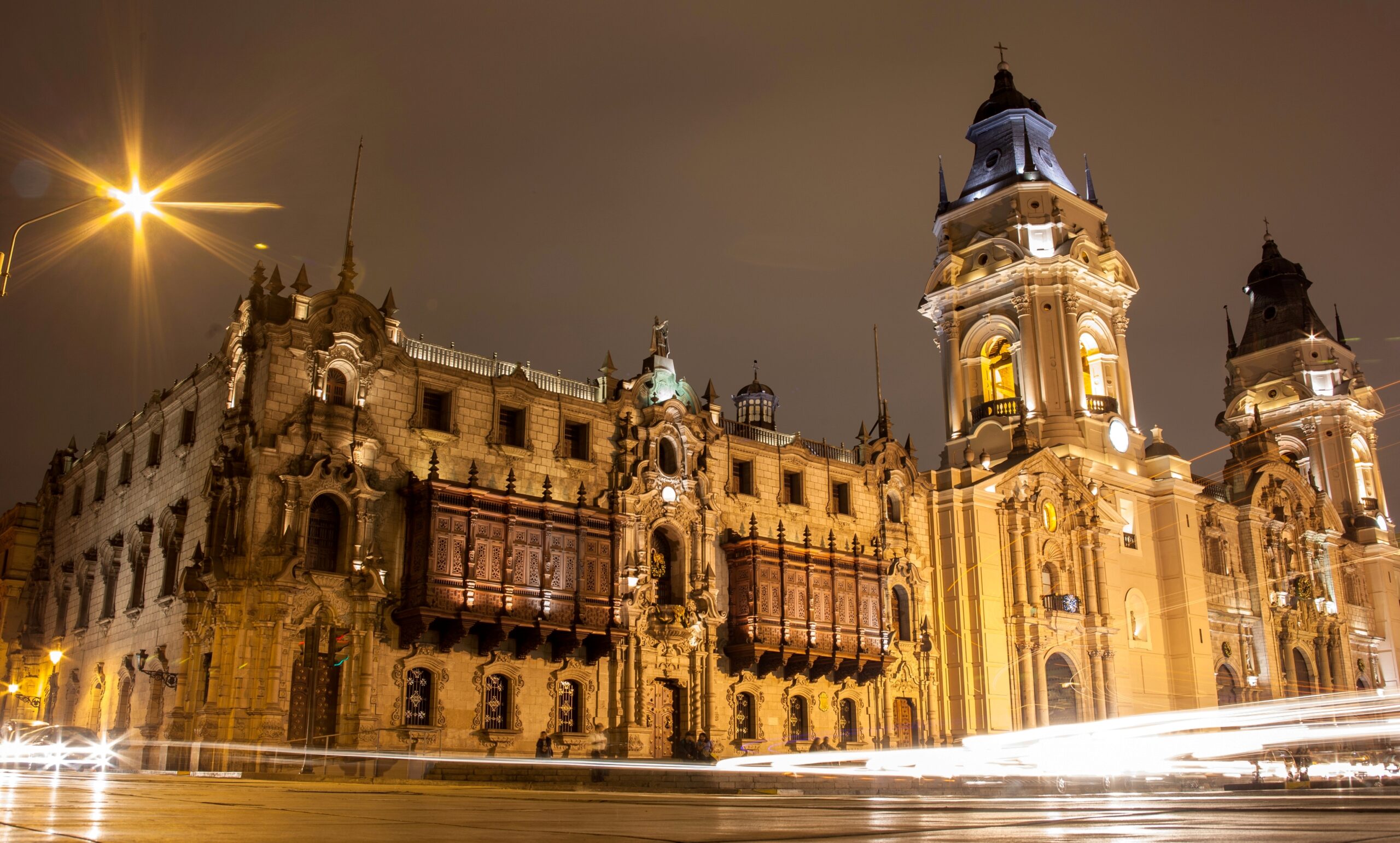 Catedral_de_Lima_Night by-sa3.0