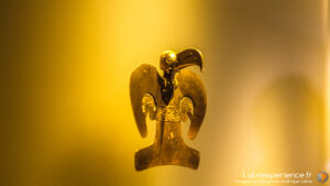 Figurine précolombienne en or représentant un oiseau au Musée de l'Or de Bogota