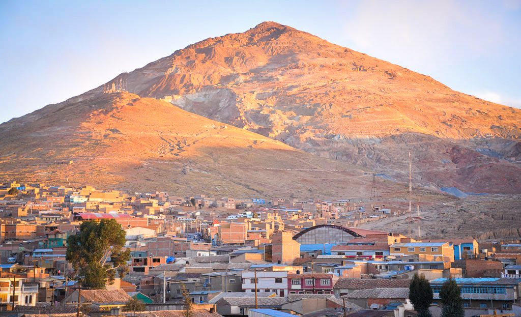 Vue sur Potosí et le Cerro Rico, ancienne mine d'argent bolivienne