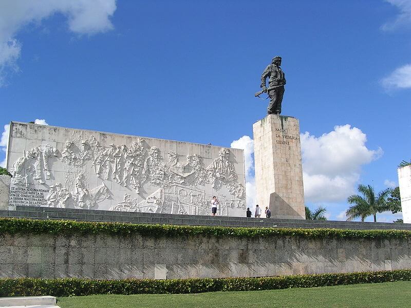 Statue du Che Guevara et mémorial en bas-relief à Santa Clara, Cuba