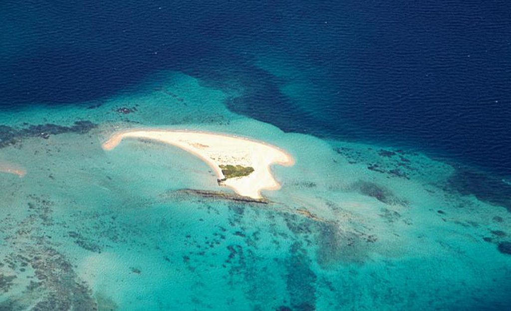 Lagon turquoise et îlots de sable blanc dans l'archipel de Los Roques, Venezuela