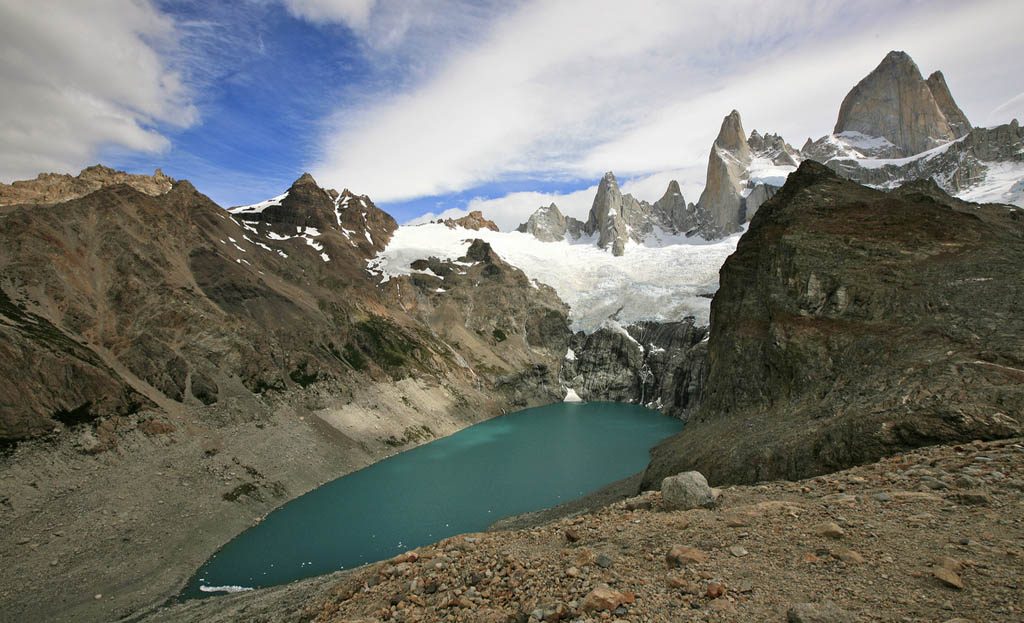 Lagune glaciaire turquoise au pied du mont Fitz Roy, Patagonie argentine près d'El Chaltén