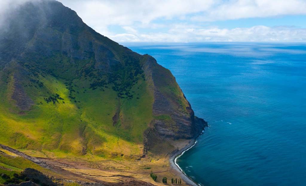 Île Robinson Crusoé au Chili, archipel volcanique isolé dans l'océan Pacifique