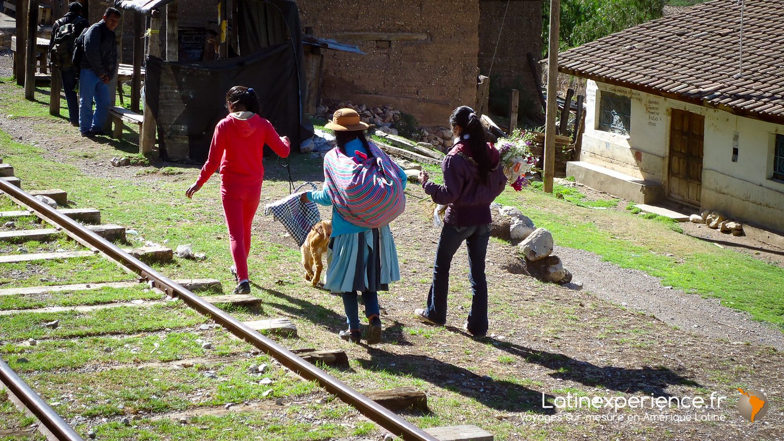 Pérou - Train de Huancavelica - petite gare locale - Latinexperience voyages