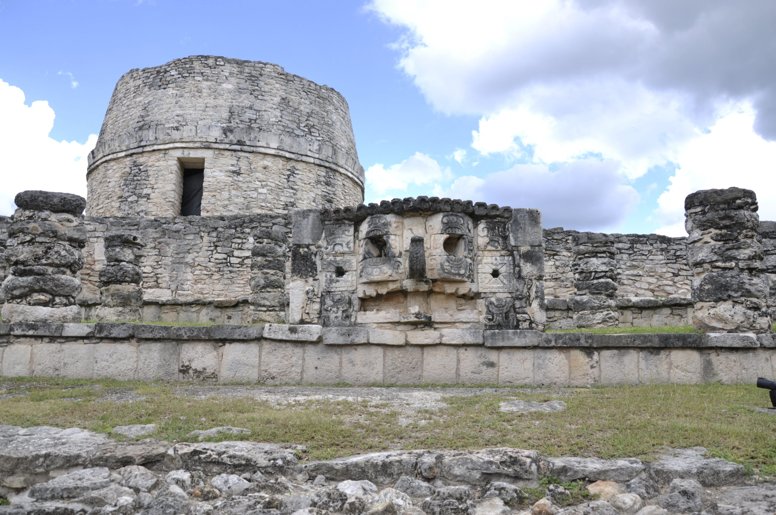 Site archéologique maya de Mayapán et pyramide principale au Yucatán, Mexique