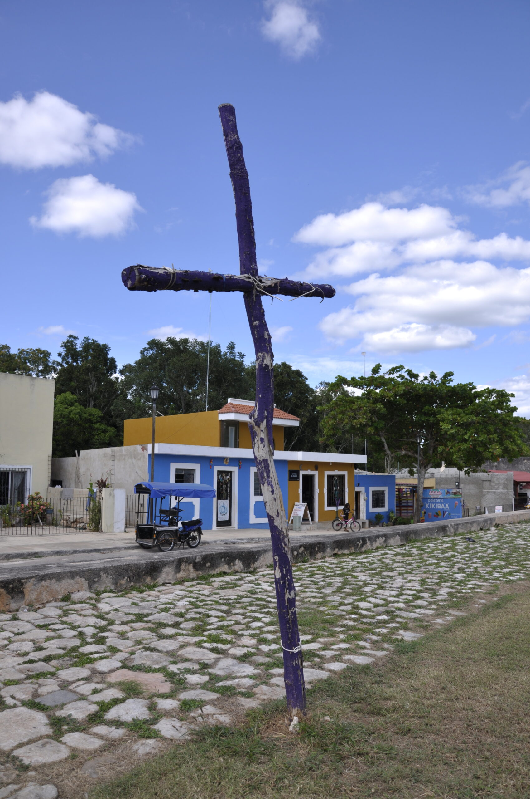 Marché coloré et artisanat textile traditionnel maya à Maní, Mexique
