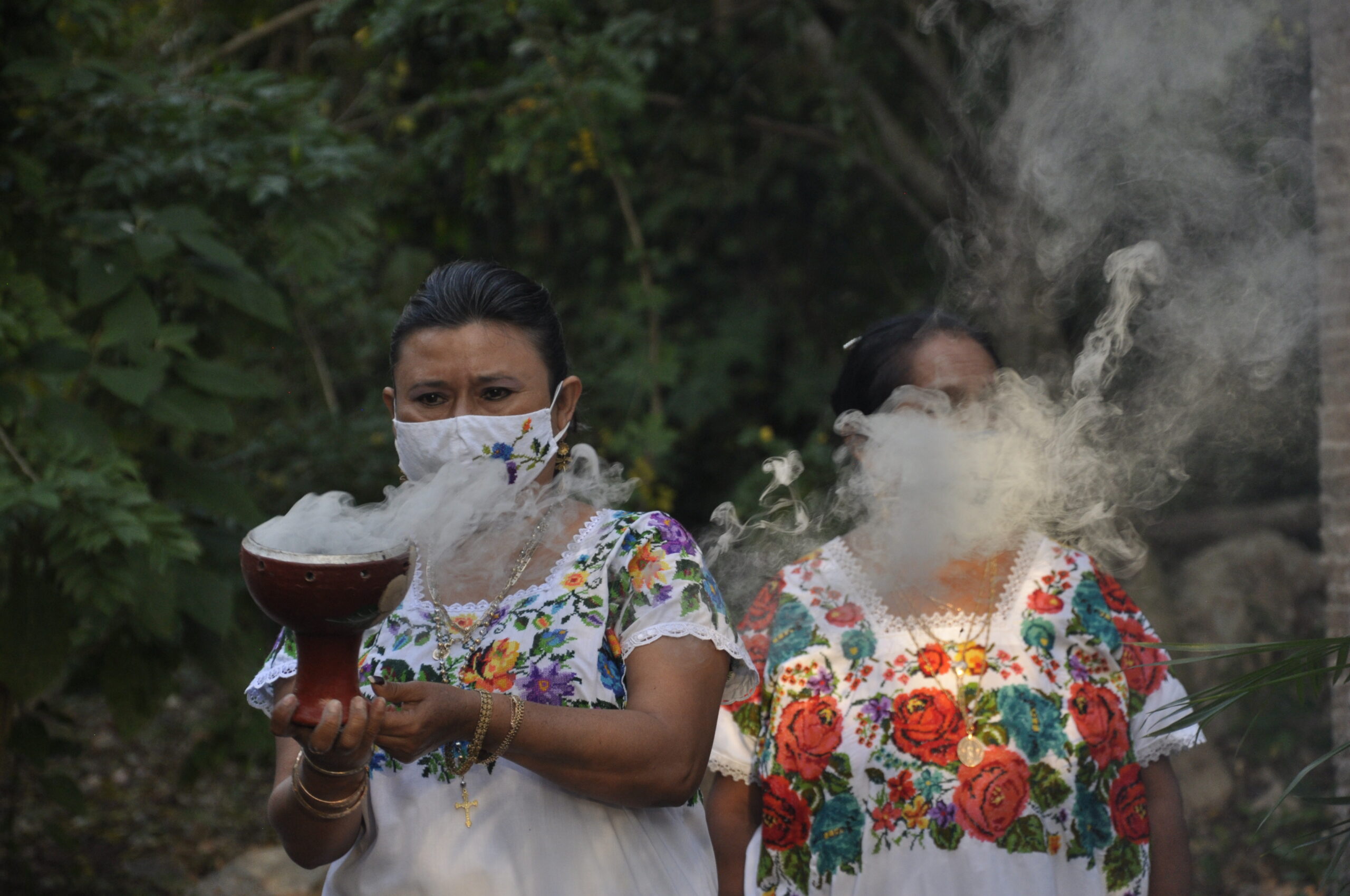 Marché coloré et artisanat textile traditionnel maya à Maní, Mexique