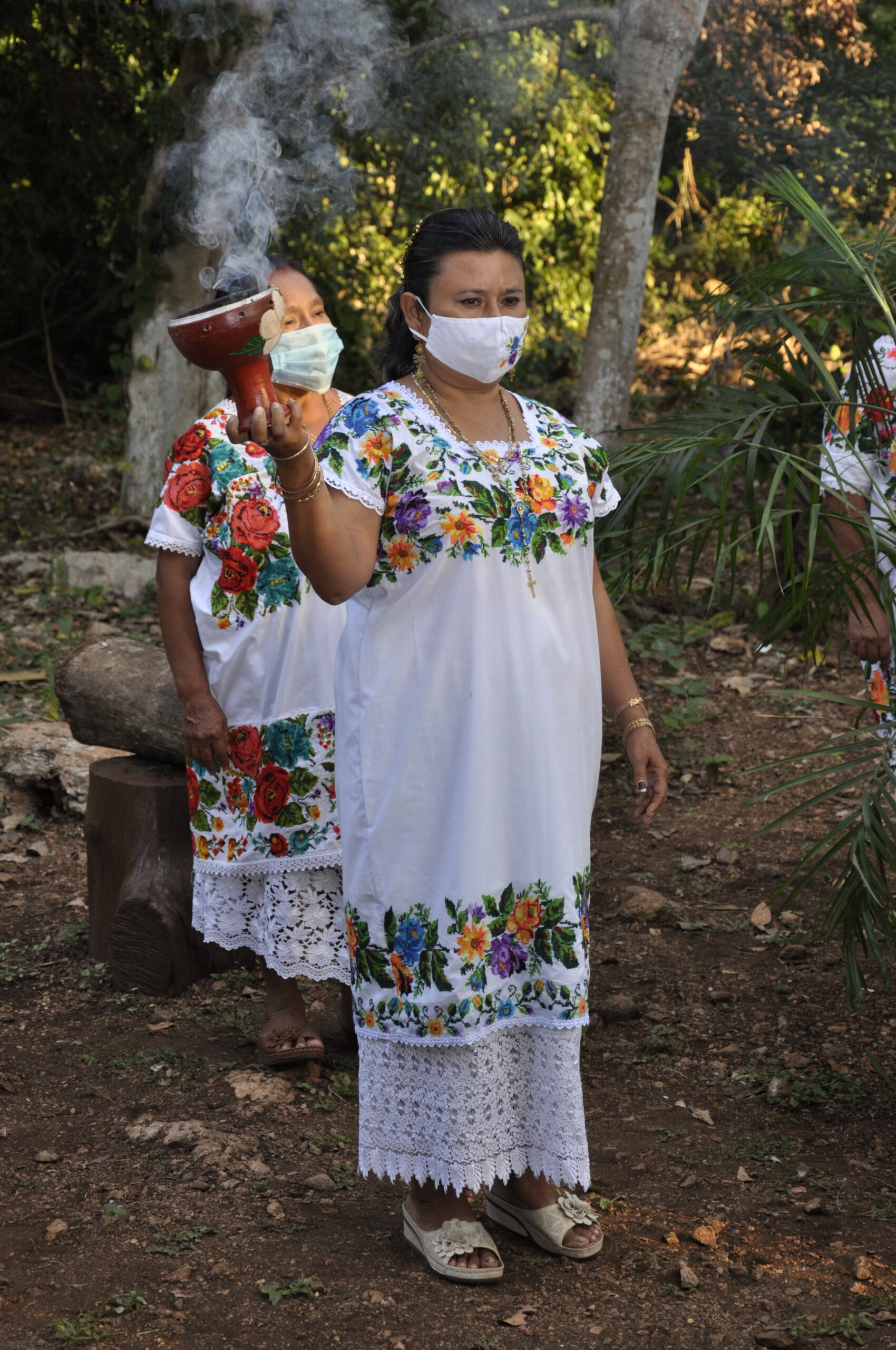 Marché coloré et artisanat textile traditionnel maya à Maní, Mexique