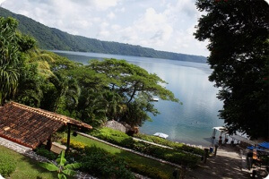 Nicaragua  - la lagune d'Apoyo depuis le Monkey Hut